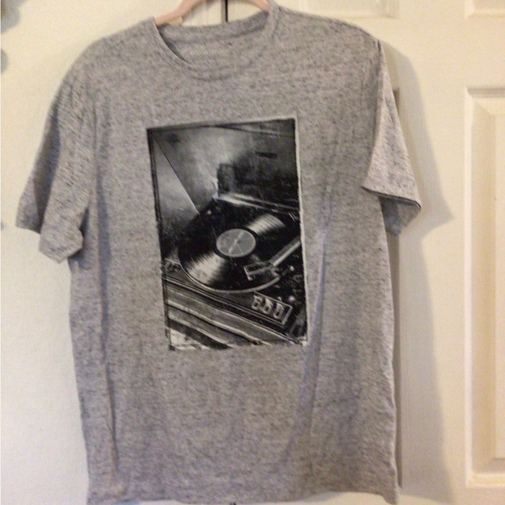 Gray Graphic T-Shirt with Record Player Design